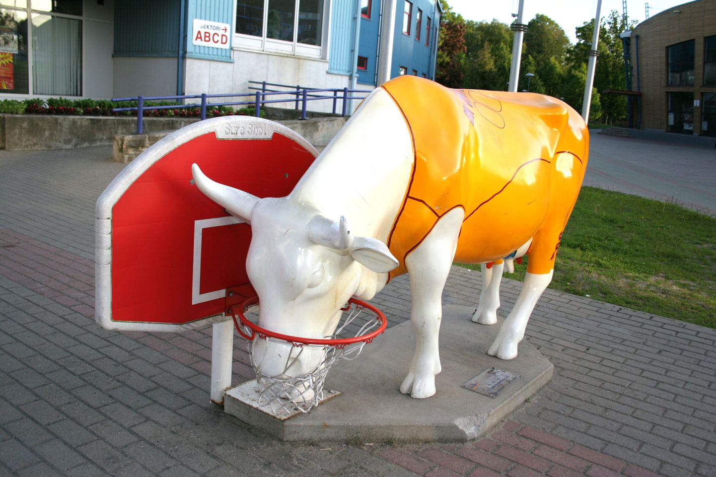 Lehmaskulptuuridel on Ventspilsi linnakujunduses oluline roll.