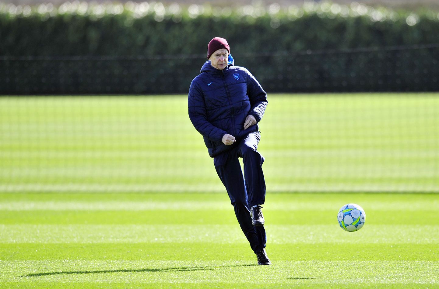 Londoni Arsenali peatreener Arsene Wenger meeskonna tänasel treeningul.