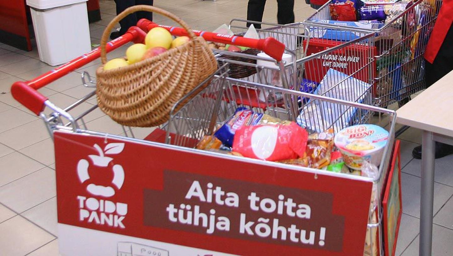 Kampaaniaga saadud toiduained lisatakse pakkidele, mis jõuavad iga päev toidupanga kontorist mõne Viljandimaa lasterikka pereni.