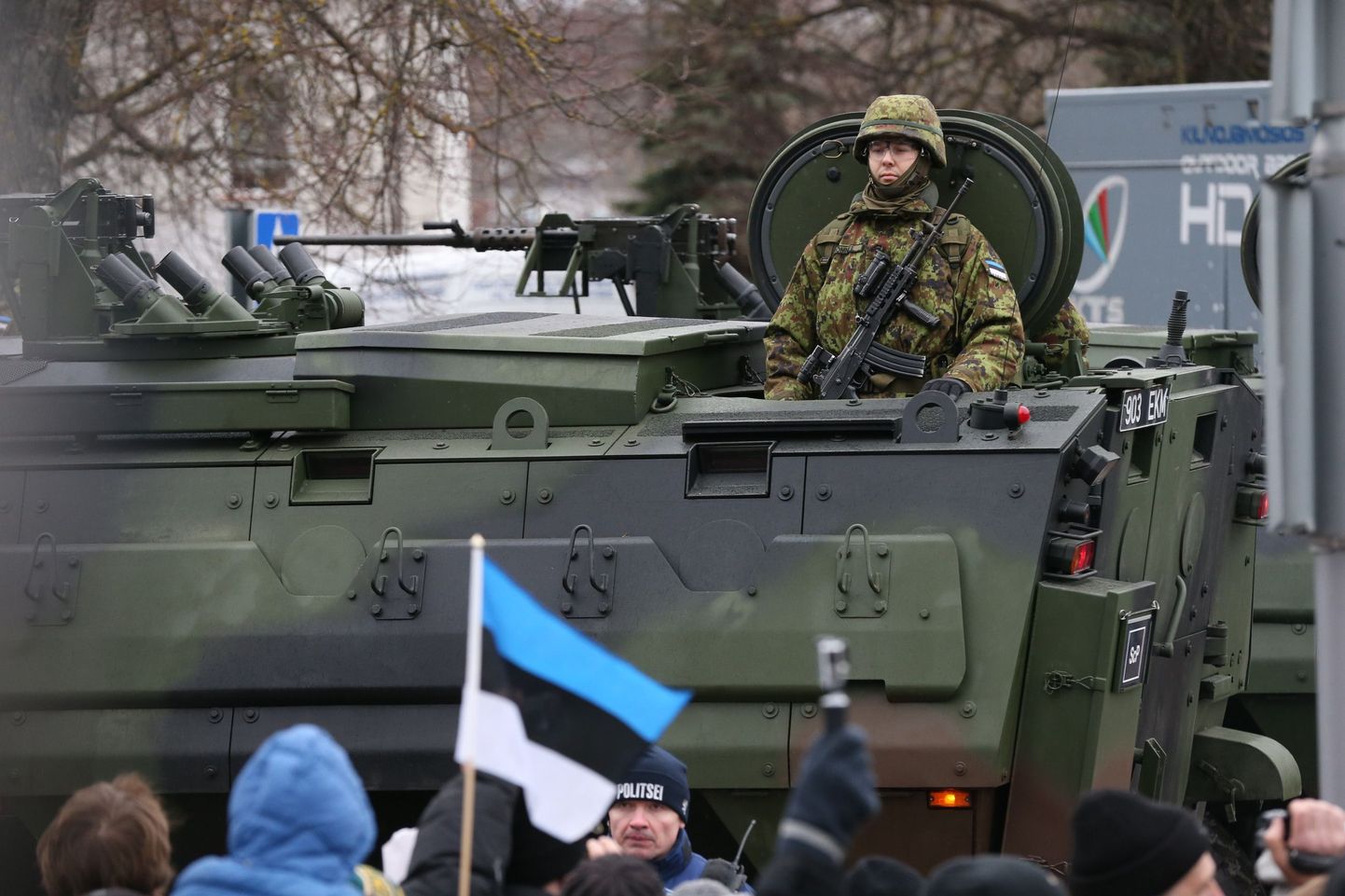 Kaitsejõudude paraad Narvas.