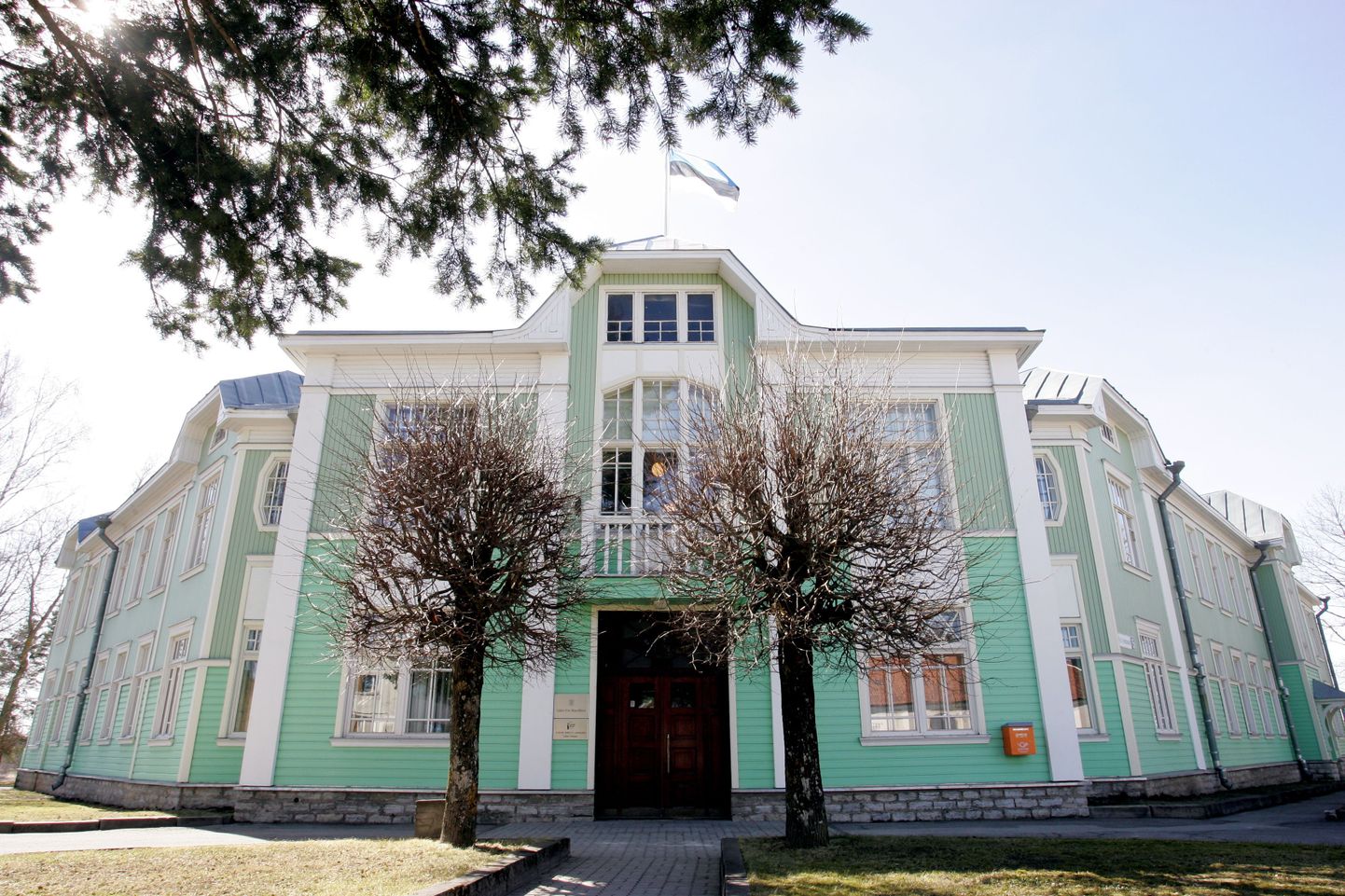 Geoloogiateenistus asub endises Lääne-Viru maavalitsuse hoones.