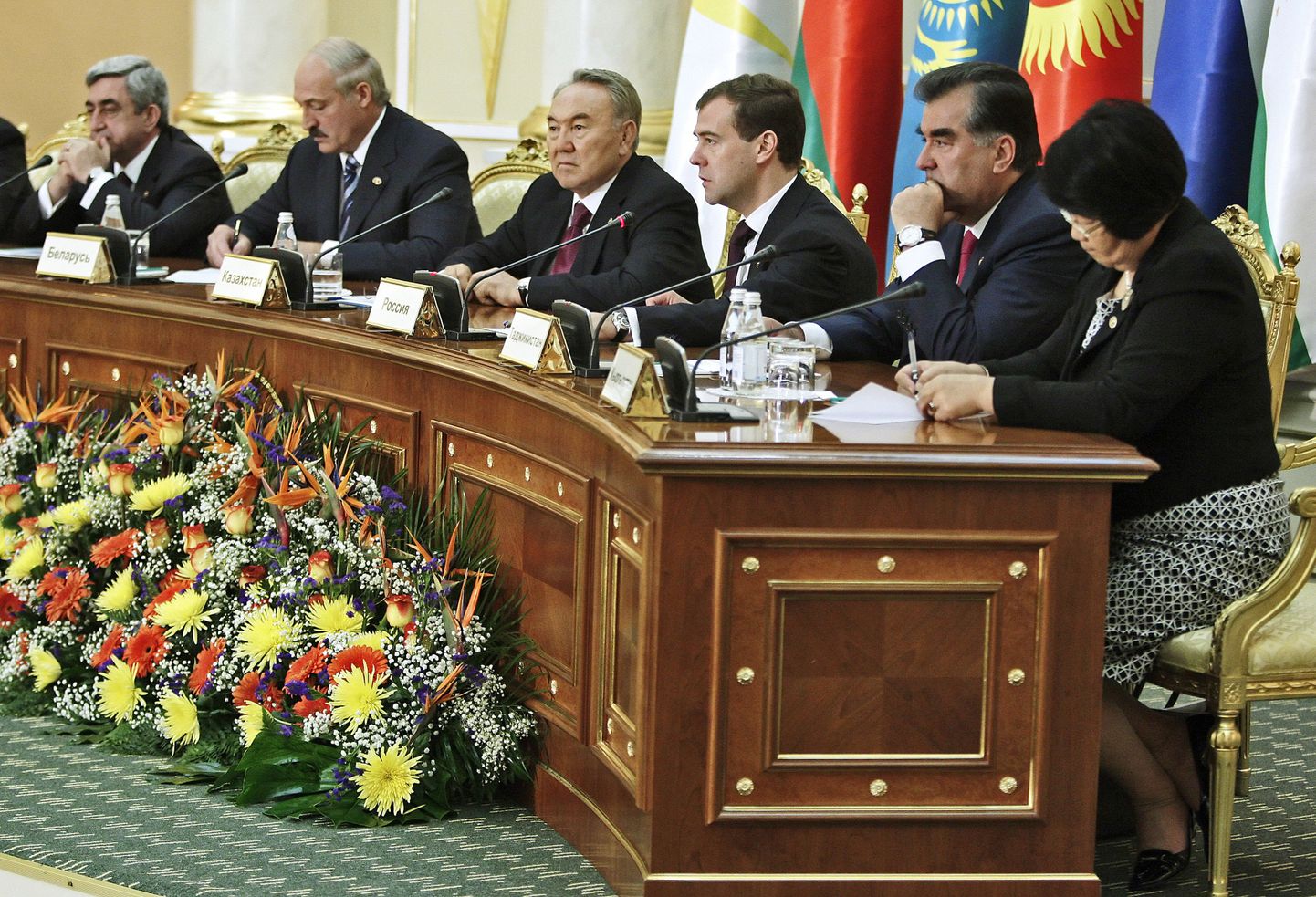 Armeenia, Valgevene, Kasahstani, Venemaa, Tadžikistani ja Kõrgõzstani juhid arutasid täna Astanas majandusküsimusi.