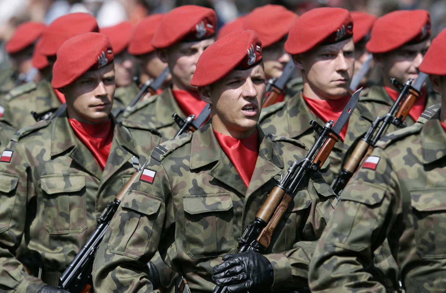 Poola sõdurid paraadil.