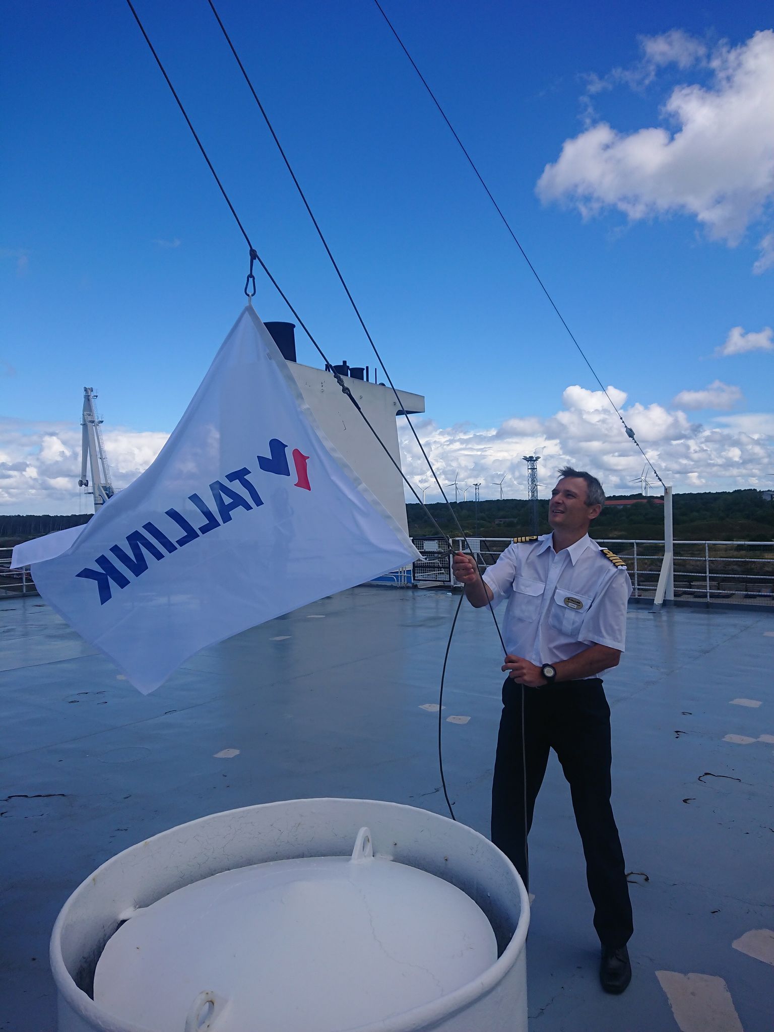 Laeva ülevõtmisel heiskas Sailoril Tallinki lipu kapten Urmas Orussaar