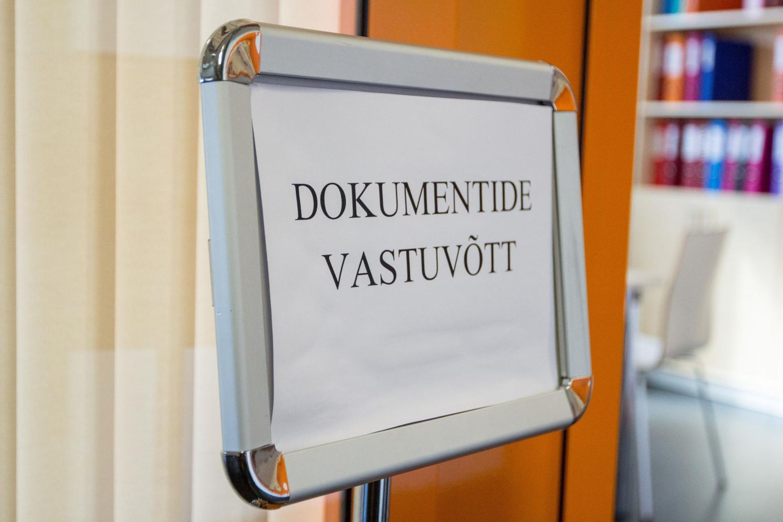 Koolides võetakse vastu dokumente.