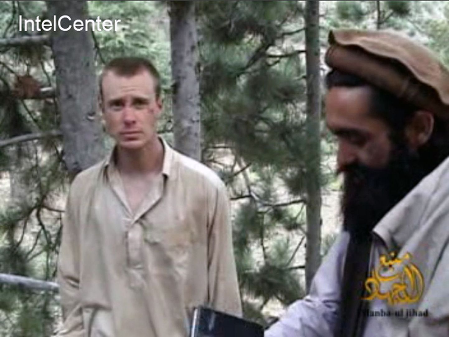 Bowe Bergdahl (vasakul) 2010. aastal avaldatud Talibani videos