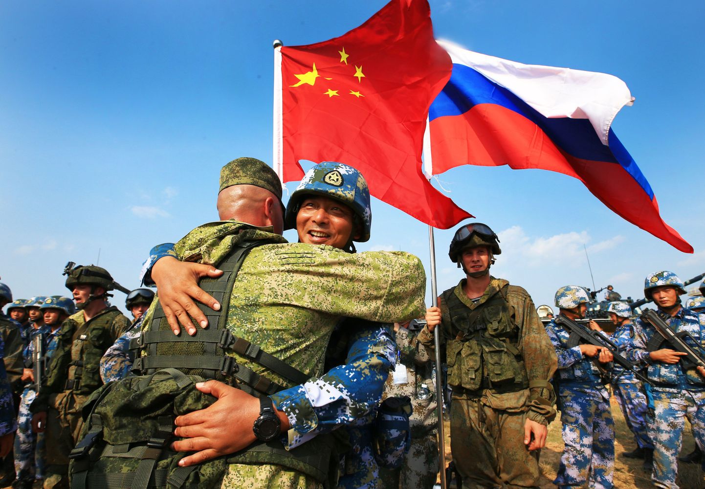Vene ja Hiina sõdurid ühisõppustel.