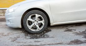 Mida teha, kui löökauk lõhub auto?