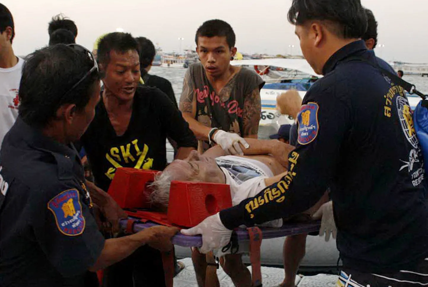Пассажирский паром перевернулся в воскресенье вечером у побережья таиландского города Паттайя.