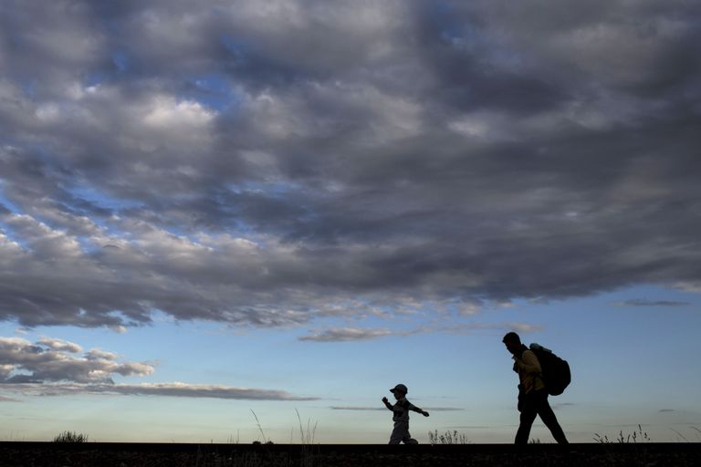 Süüria migrandid saabumas Ungaris Roszke külas asuvasse pagulaskeskusesse.