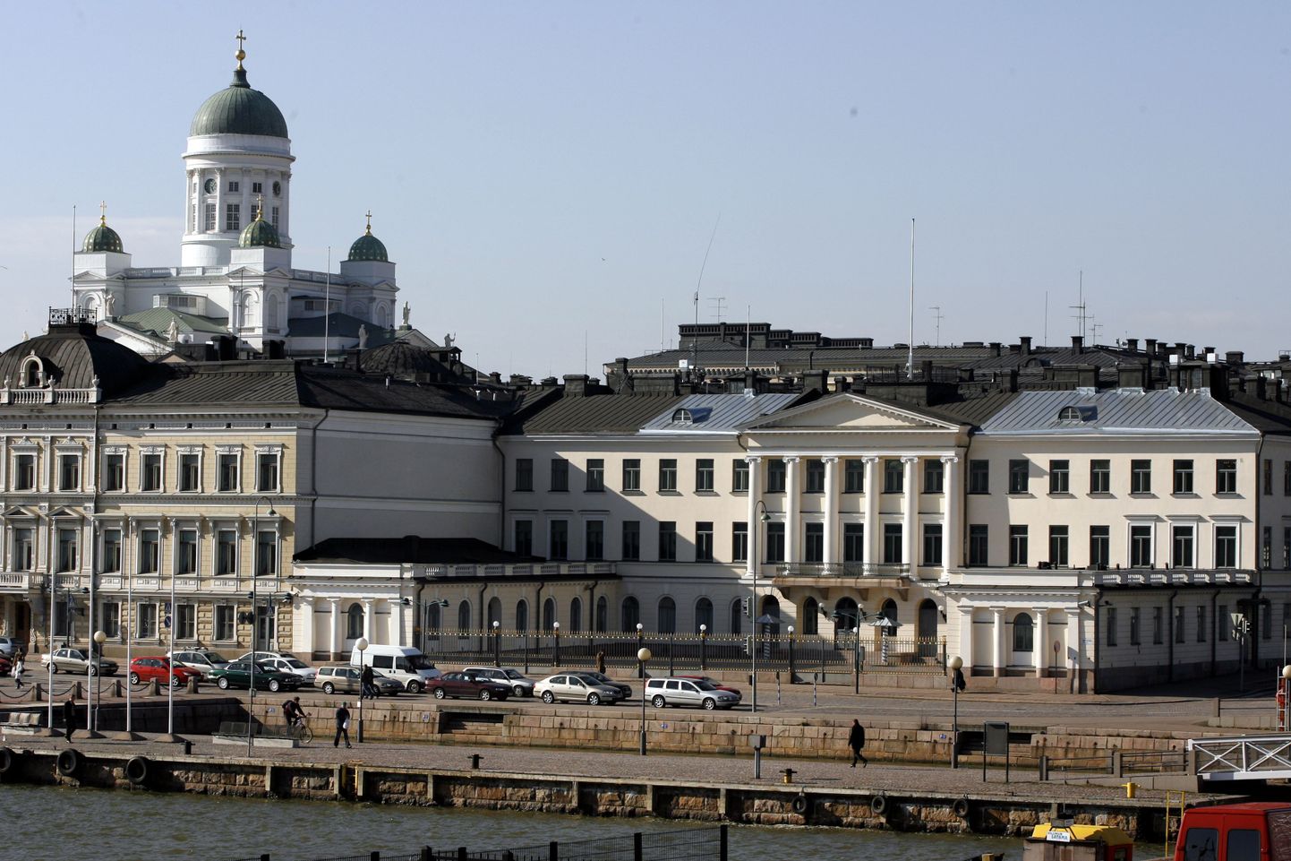 Vaade Helsingile, esiplaanil presidendiloss