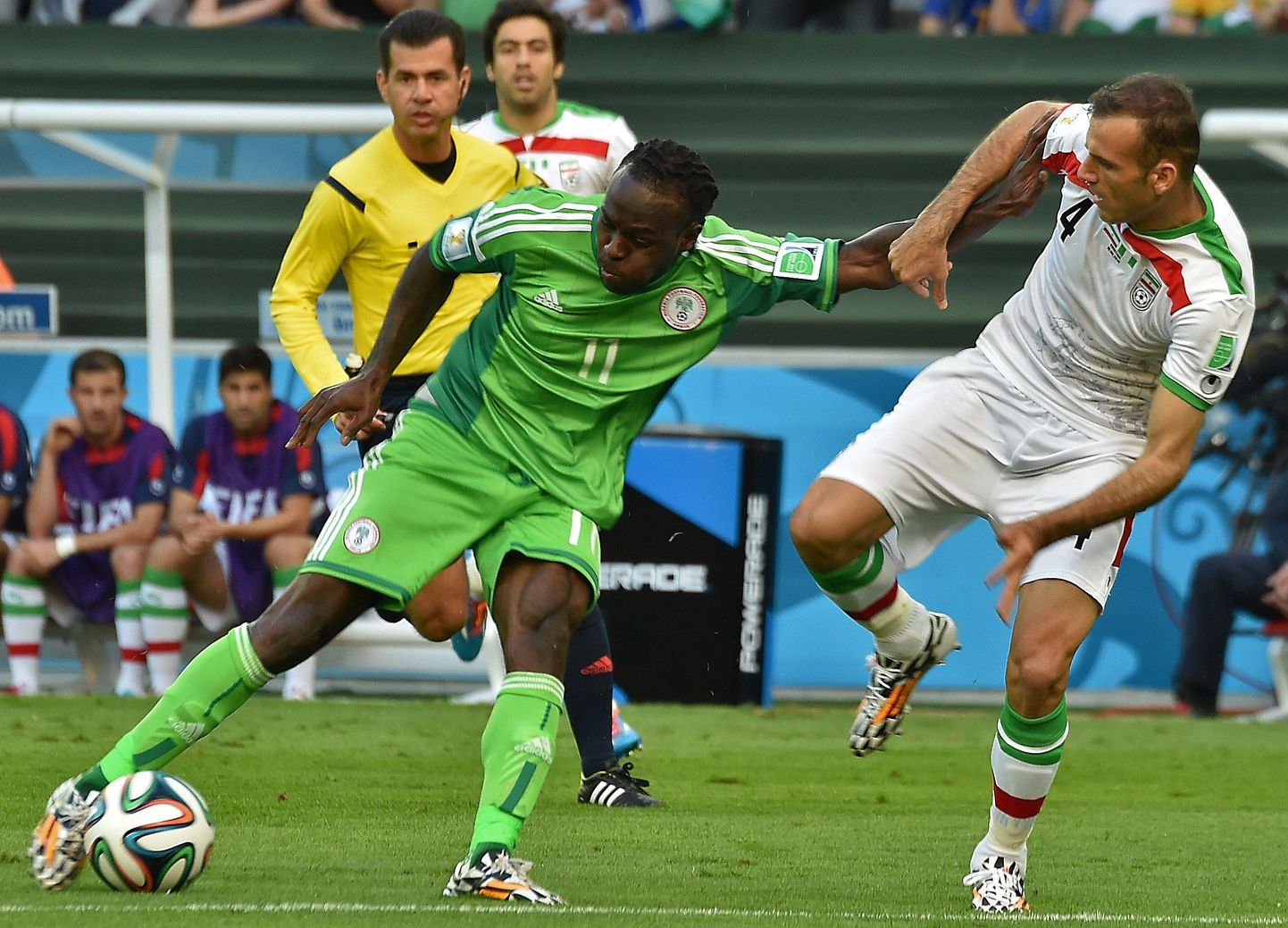 Момент матча Иран - Нигерия.