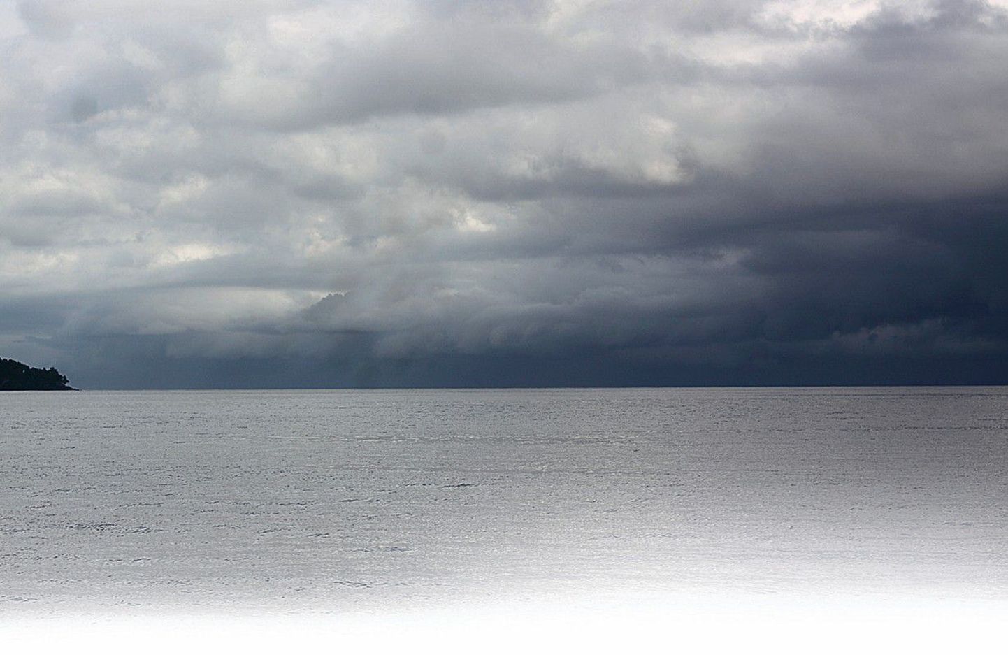 Ähvardavad pilved: sellisena võttis ümberilma-reisiseltskonda vastu India ookean.
