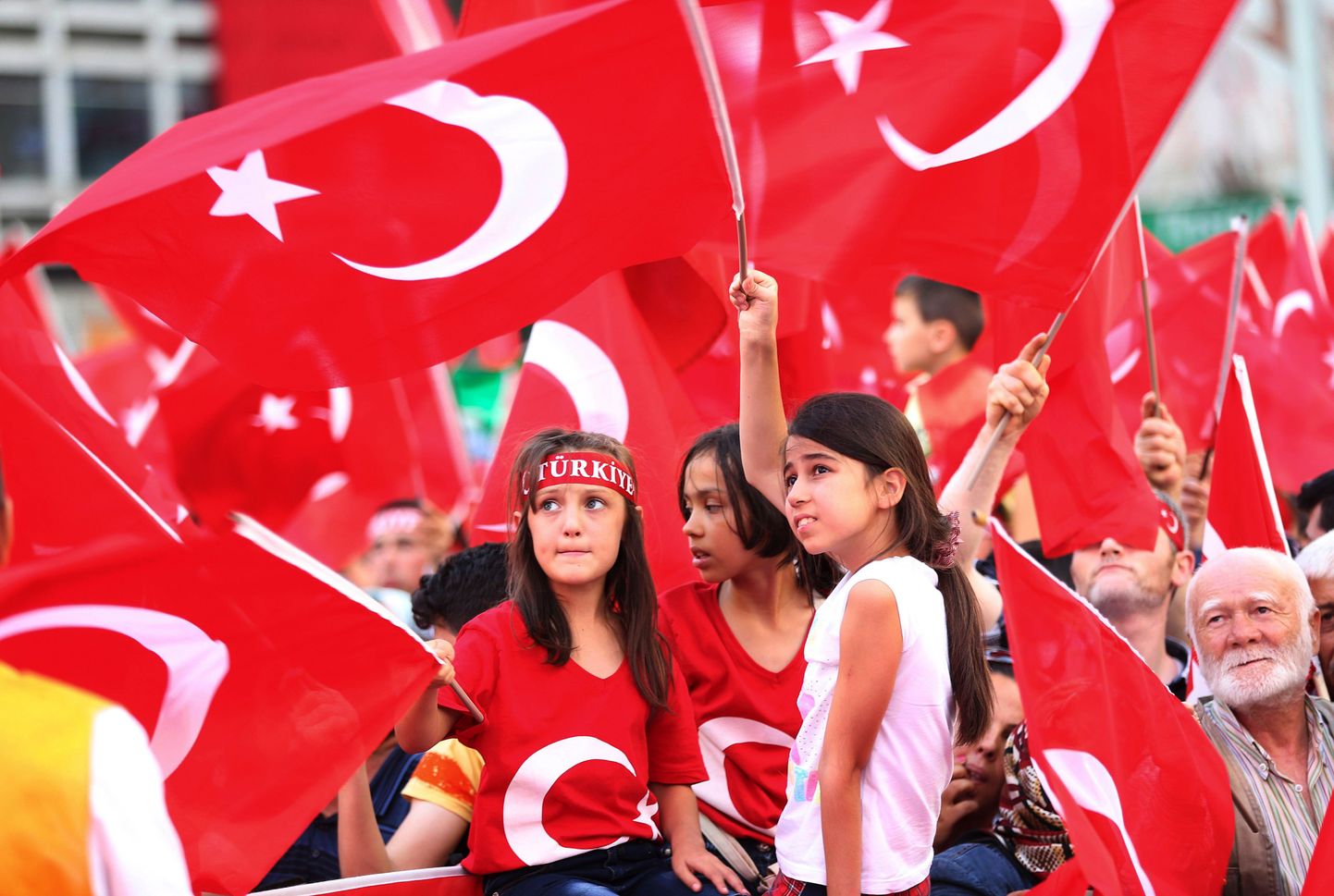 Türgi võimu toetavad protestijad selle aasta augustis riigi pealinnas Ankaras.