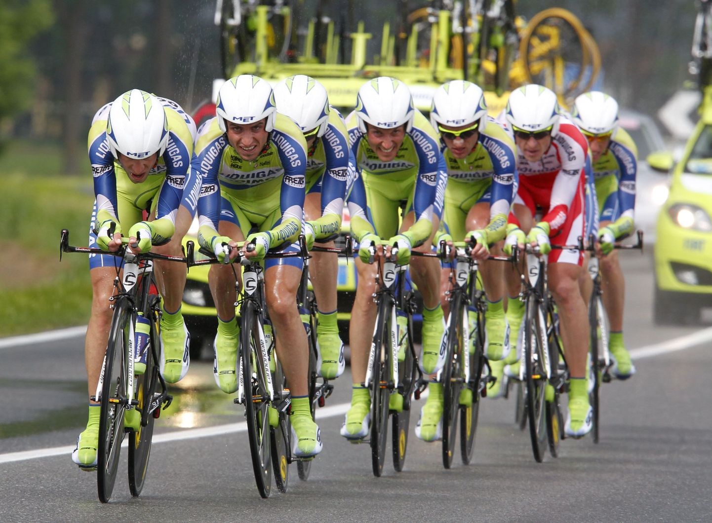 Liquigas võitis Giro d'Italia meeskondliku etapi