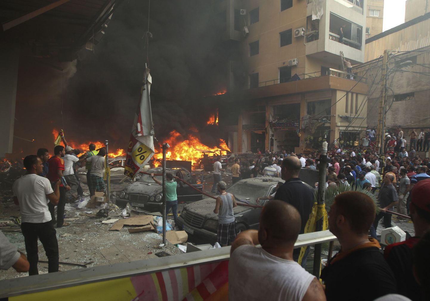 Beirutis hukkus autopommiplahvatuses 14 inimest.