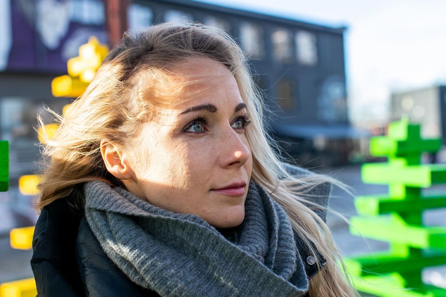 Lavale on oodata ka Lenna Kuurmaad.