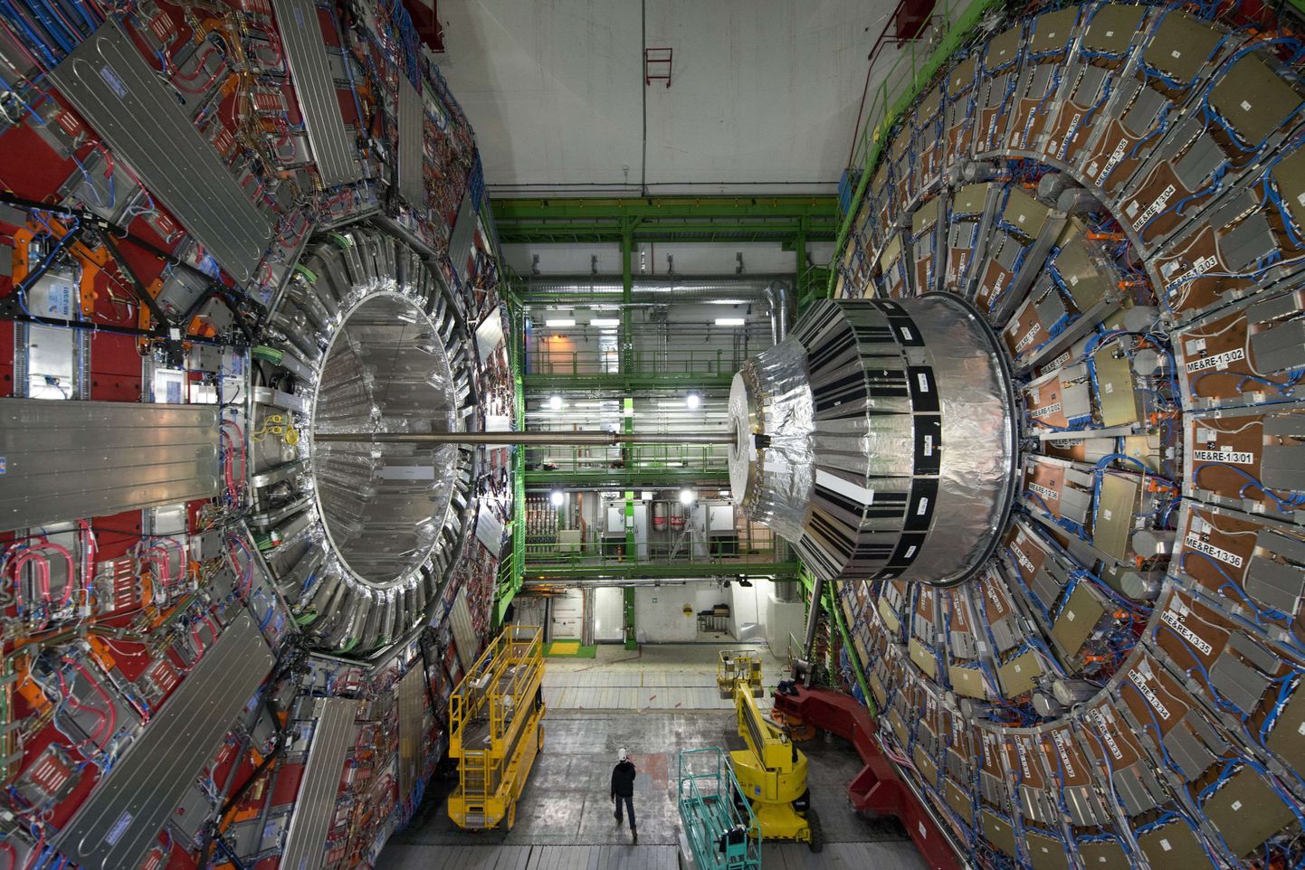 CERNi Suur Osakestekiirendi, mille süda välja vahetati.