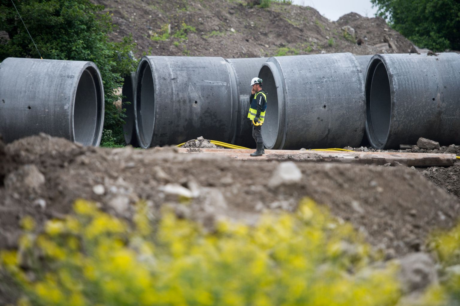 Tunnelkollektori remontimisel kasutatakse ligi kahemeetrise läbimõõduga torumooduleid, mis tuleb paigaldada 11 meetri sügavusse.