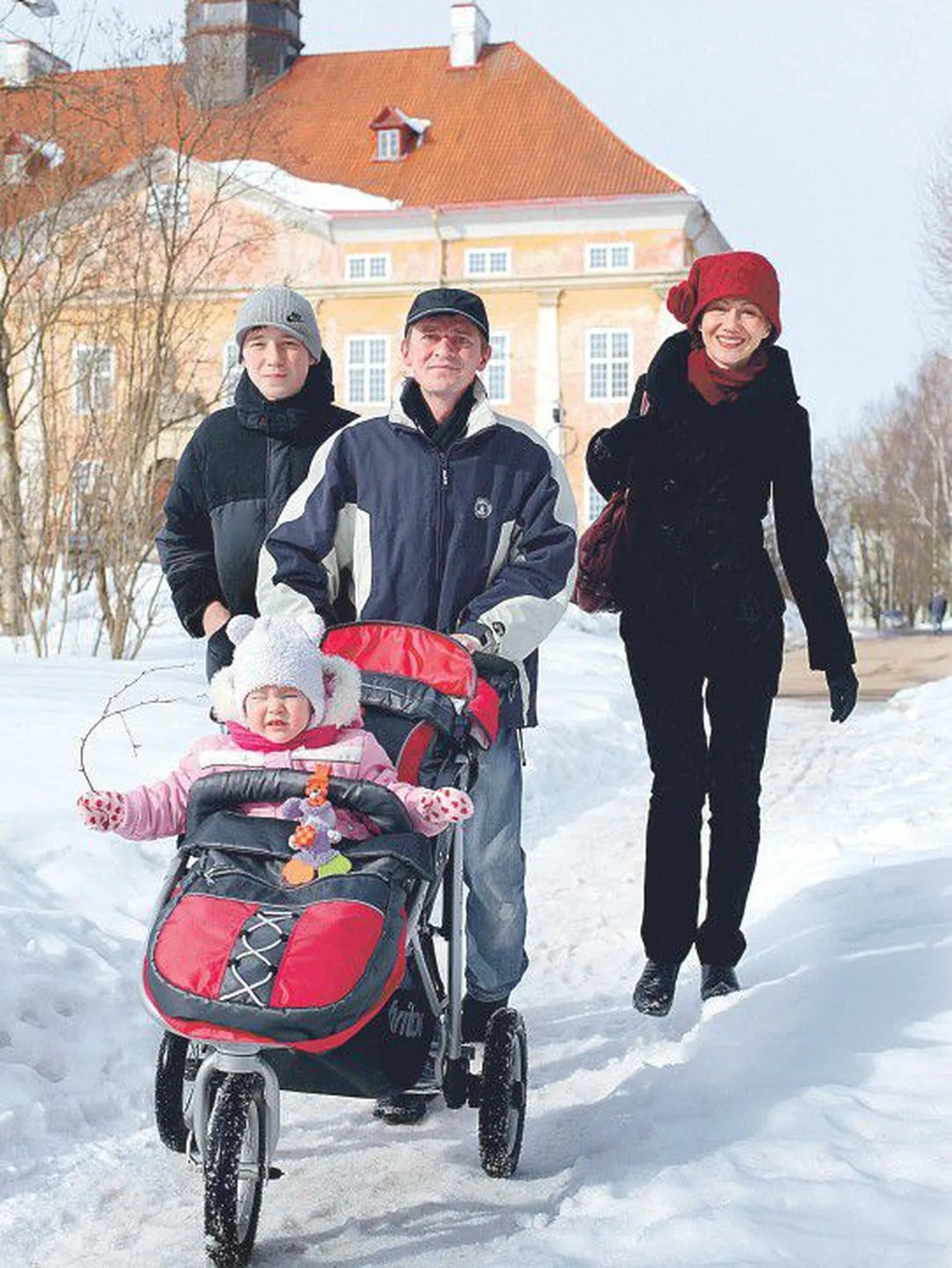 Юрию Гордееву, его жене Наталье, сыну Эрику и малышке Мариэ очень нравится жить в Эстонии, однако во время отпуска они каждый год ездят на родину в республику Марий Эл.