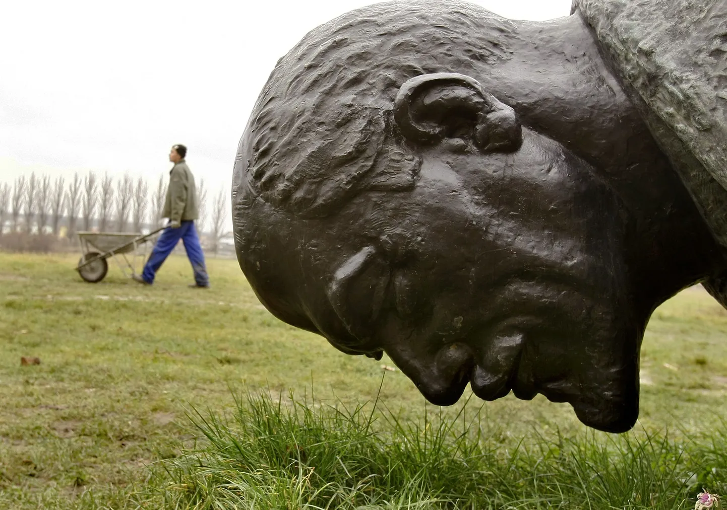 Ungari võimud panevad Lenini skulptuurid oksjonile.