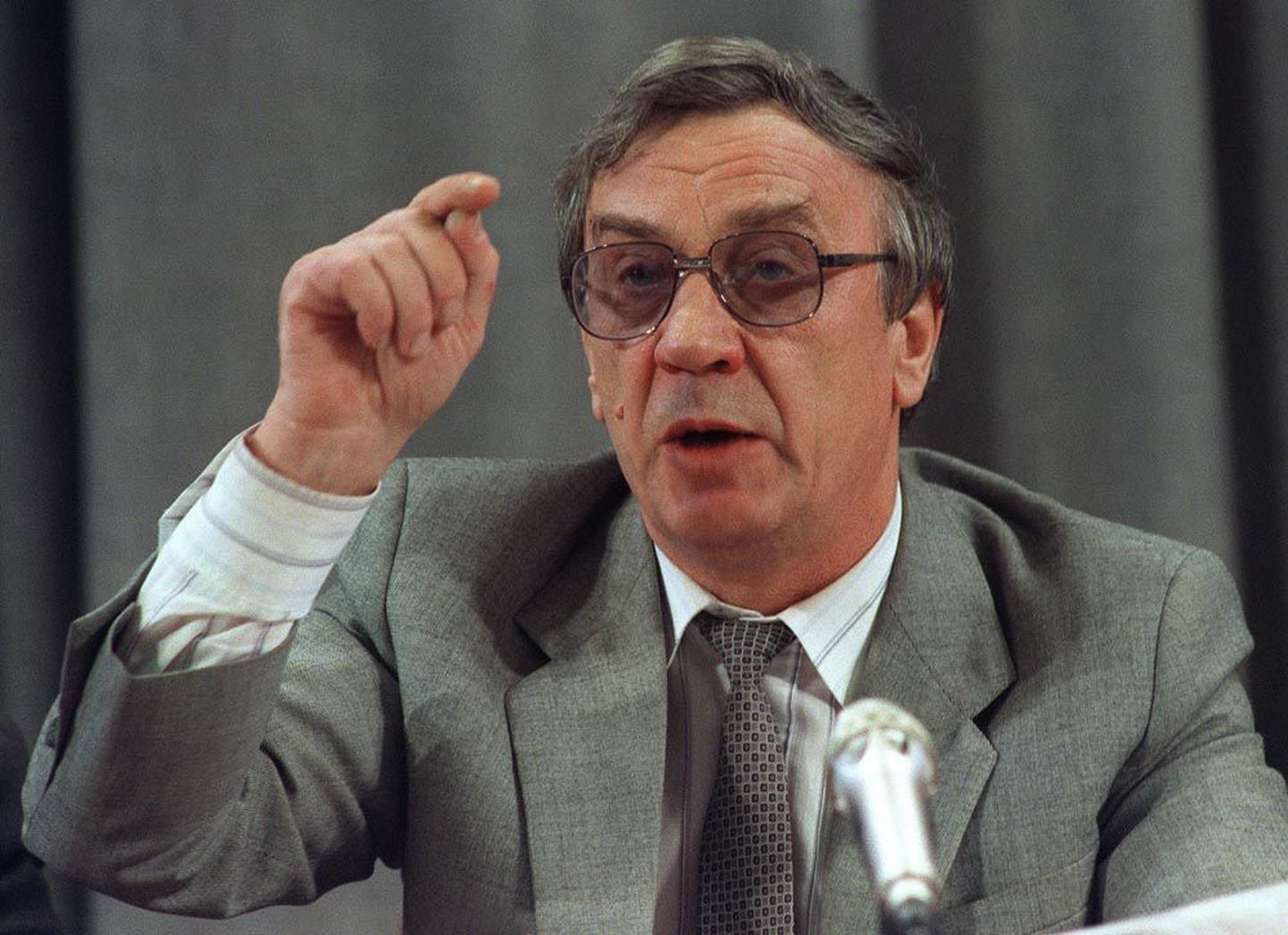 Asepresident Gennadi Janajev pressikonverentsil 19. augustil 1991.