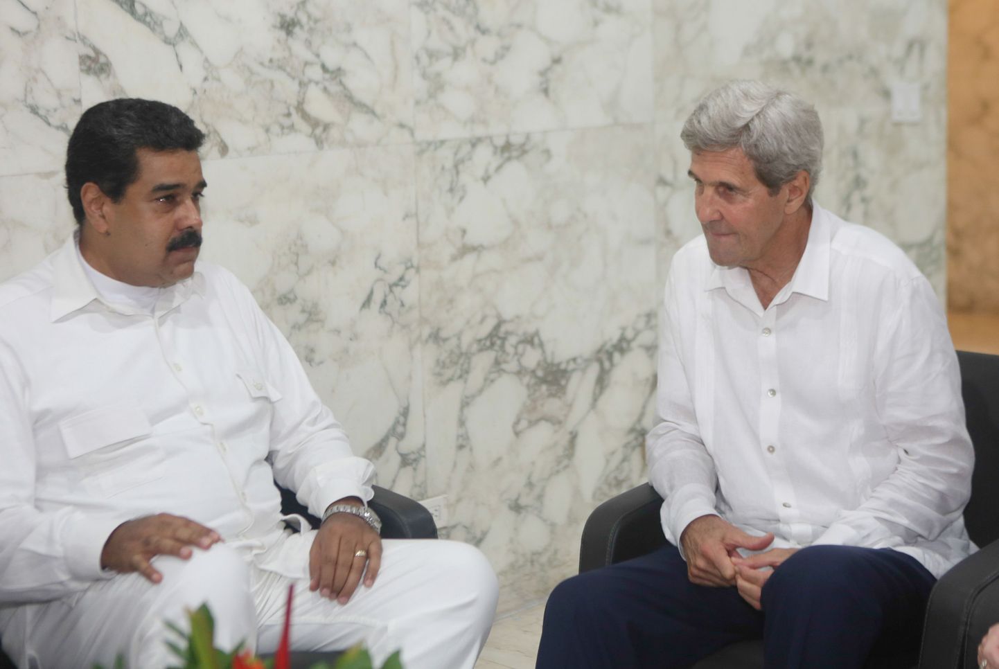 Venezuela president Nicolas Maduro (vasakul) kohtus eile USA välisministri John Kerryga.