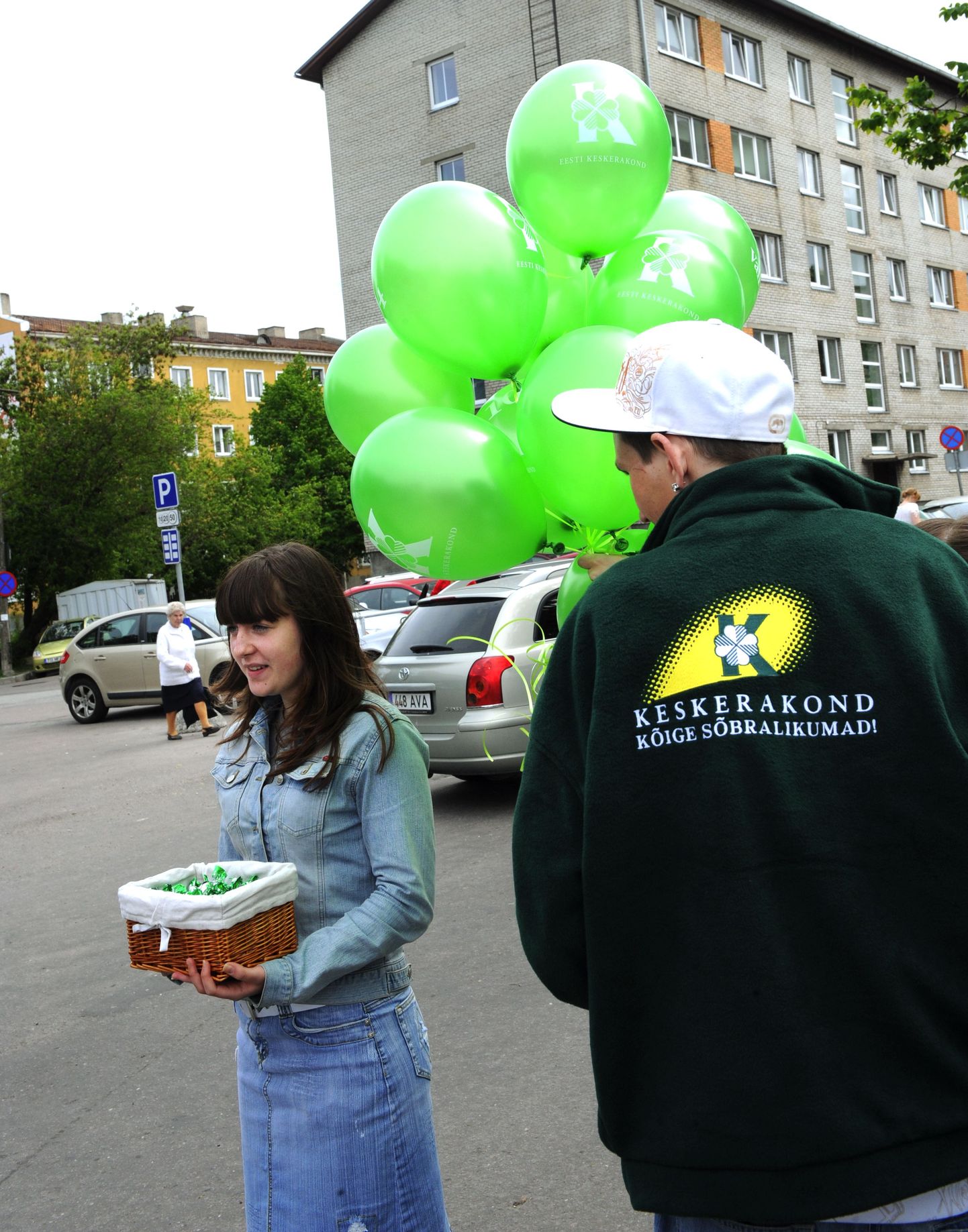 Предвыборная акция центристов у Центрального рынка Таллинна.