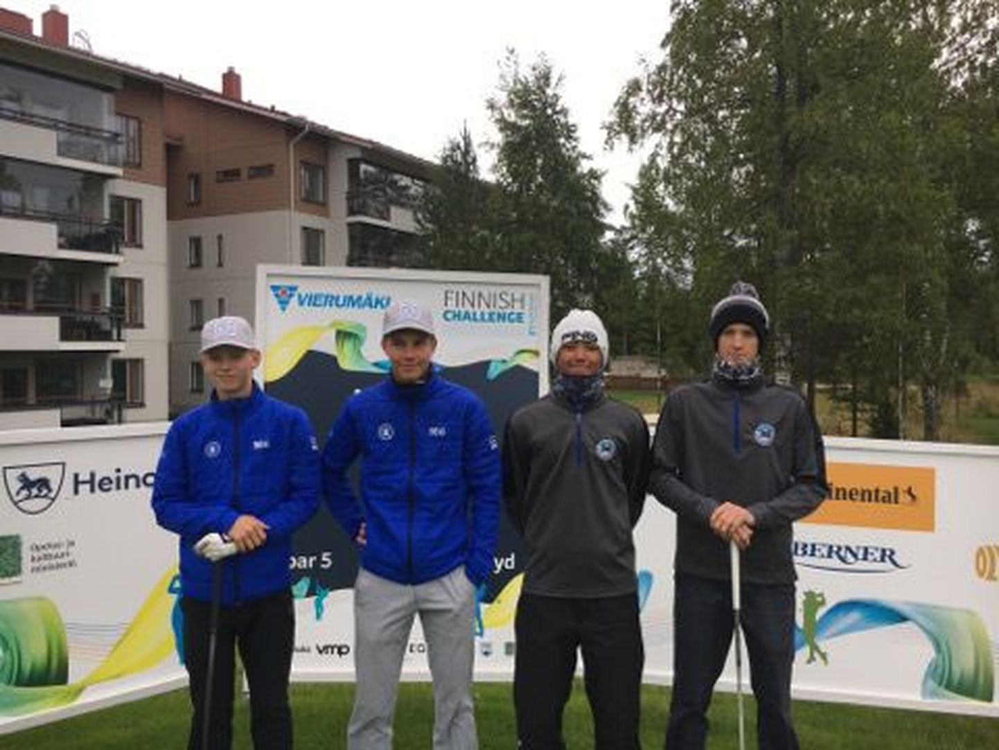 Eesti ja Soome golfikoondised. Paremalt esimene Timo Raukas ning teine Joonas Turba.