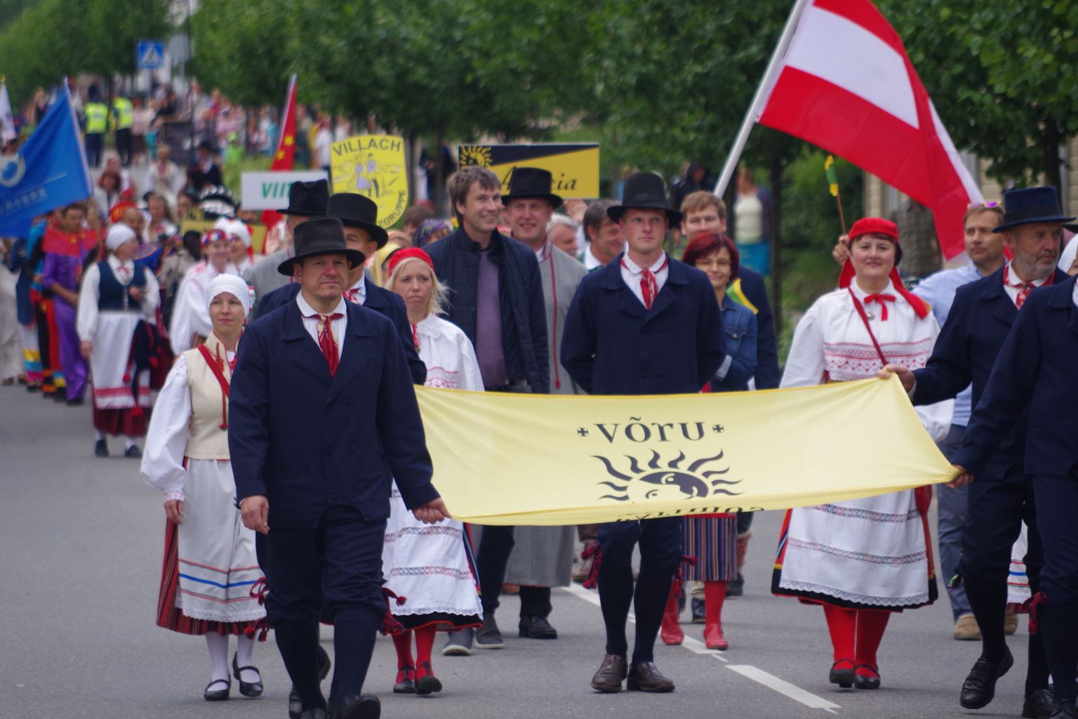 Võrus algas 24. pärimustantsu festival.