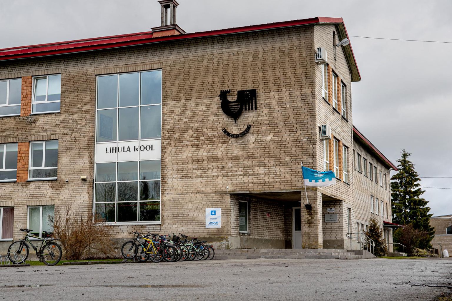 Lihula gümnaasiumis, Virtsu koolis ja Kõmsi lasteaeias-algkoolis taastub tavapärane õppetöö.