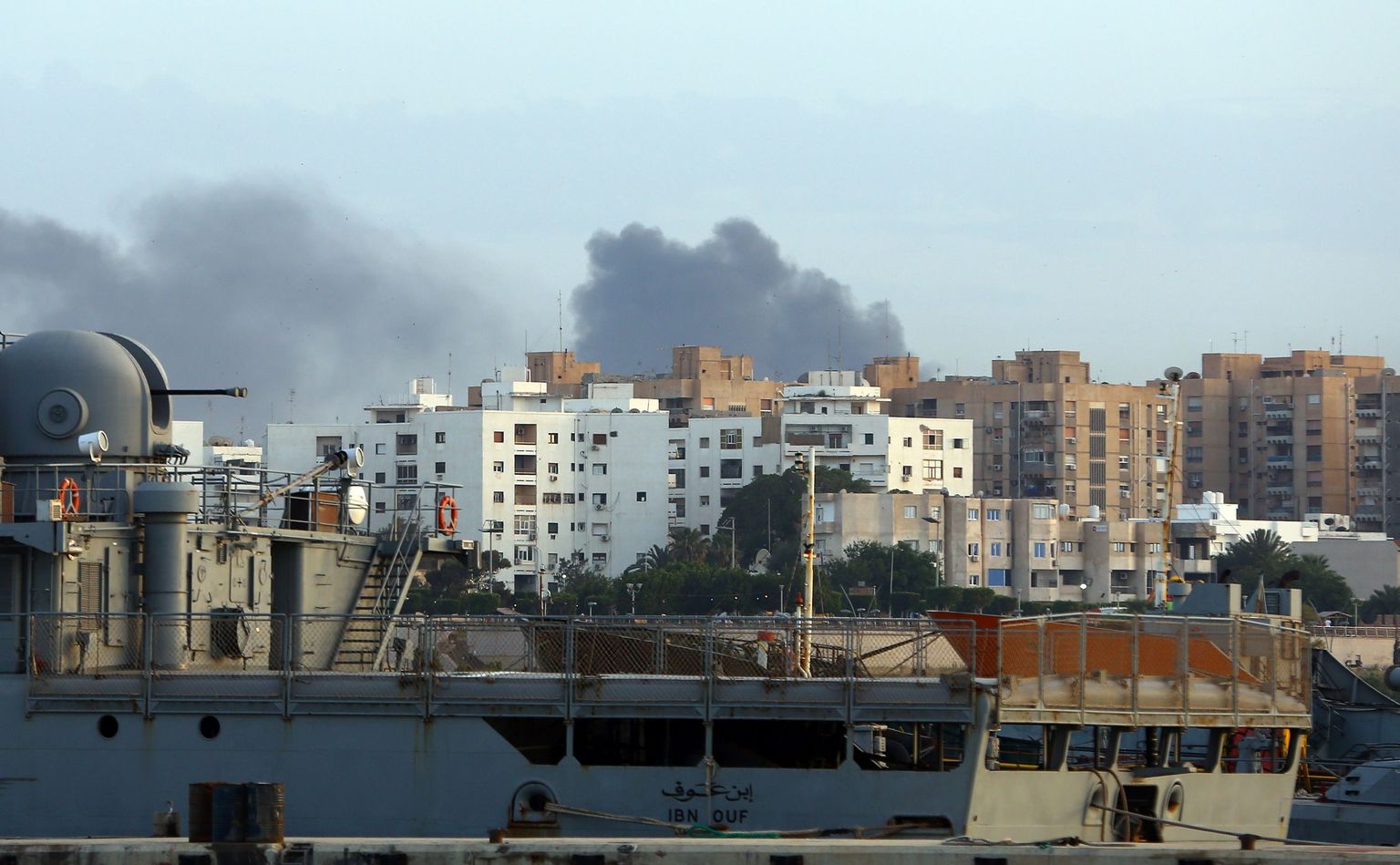 Lahingusuits Tripoli kohal.