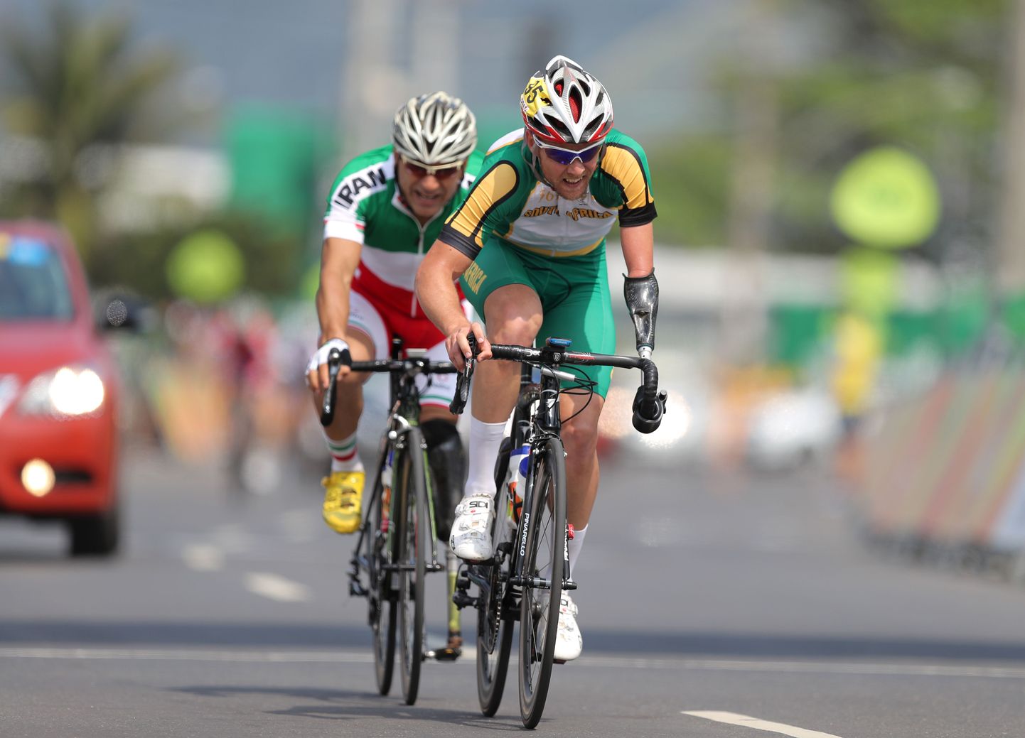 Lõuna-Aafrika Vabariigi Dane Wilson ja Iraani esindav Bahman Golbarnezhad paraolümpial võistlemas.