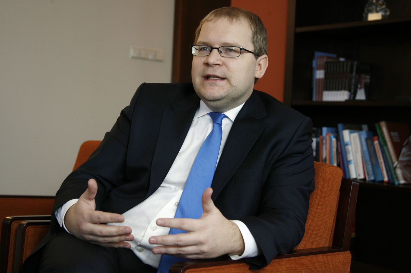 Välisminister Urmas Paet, kes kandideerib oktoobris ilmselt Tallinnas Nõmmel, põhjendab oma sammu võimalusega asuda linnavolikogus tööle kunagi edaspidi.