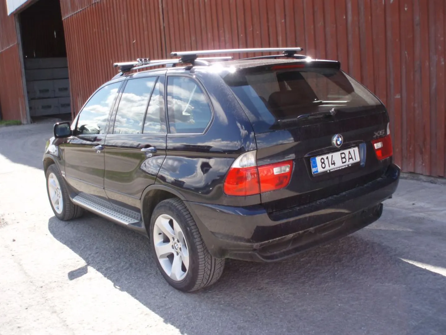 Möödunud reedest saati on kadunud Põlvast ärandatud BMW X5 registrinumbriga 814 BAI.