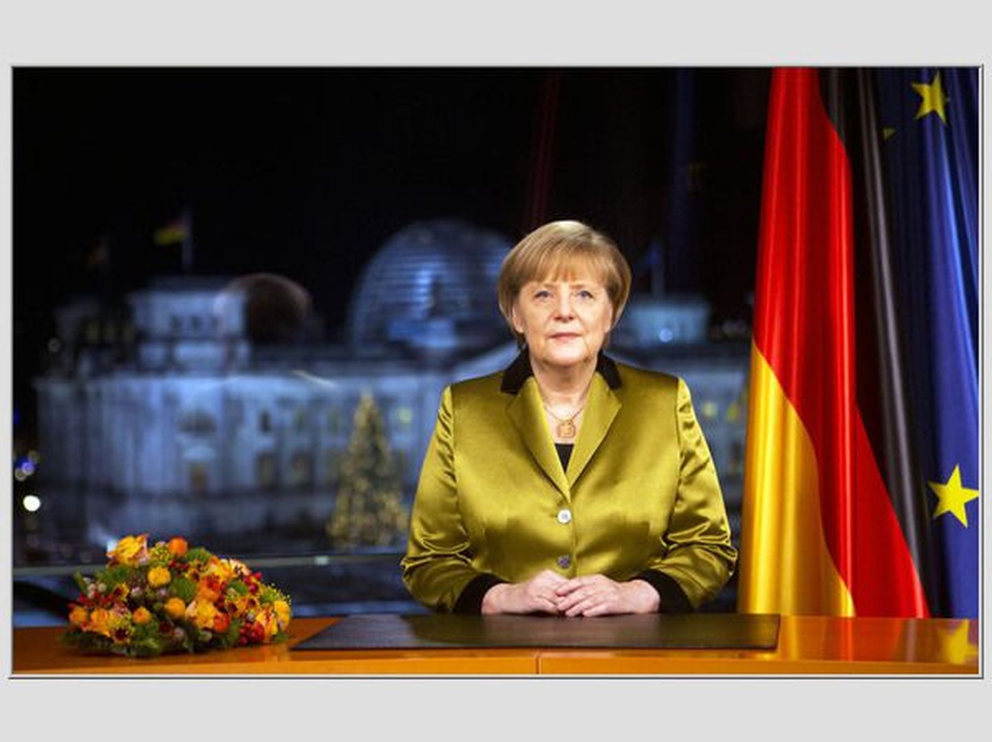 Angela Merkel poseerib foto tarvis pärast tänavuse uusaastakõne salvestamist 30. detsembril Berliinis.