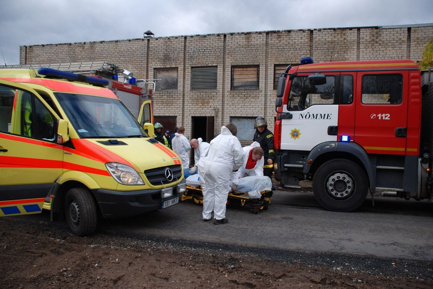 Kiirabi viis Kiili katlamajast haiglasse kolm mahutis töötades raske mürgituse saanud meest.