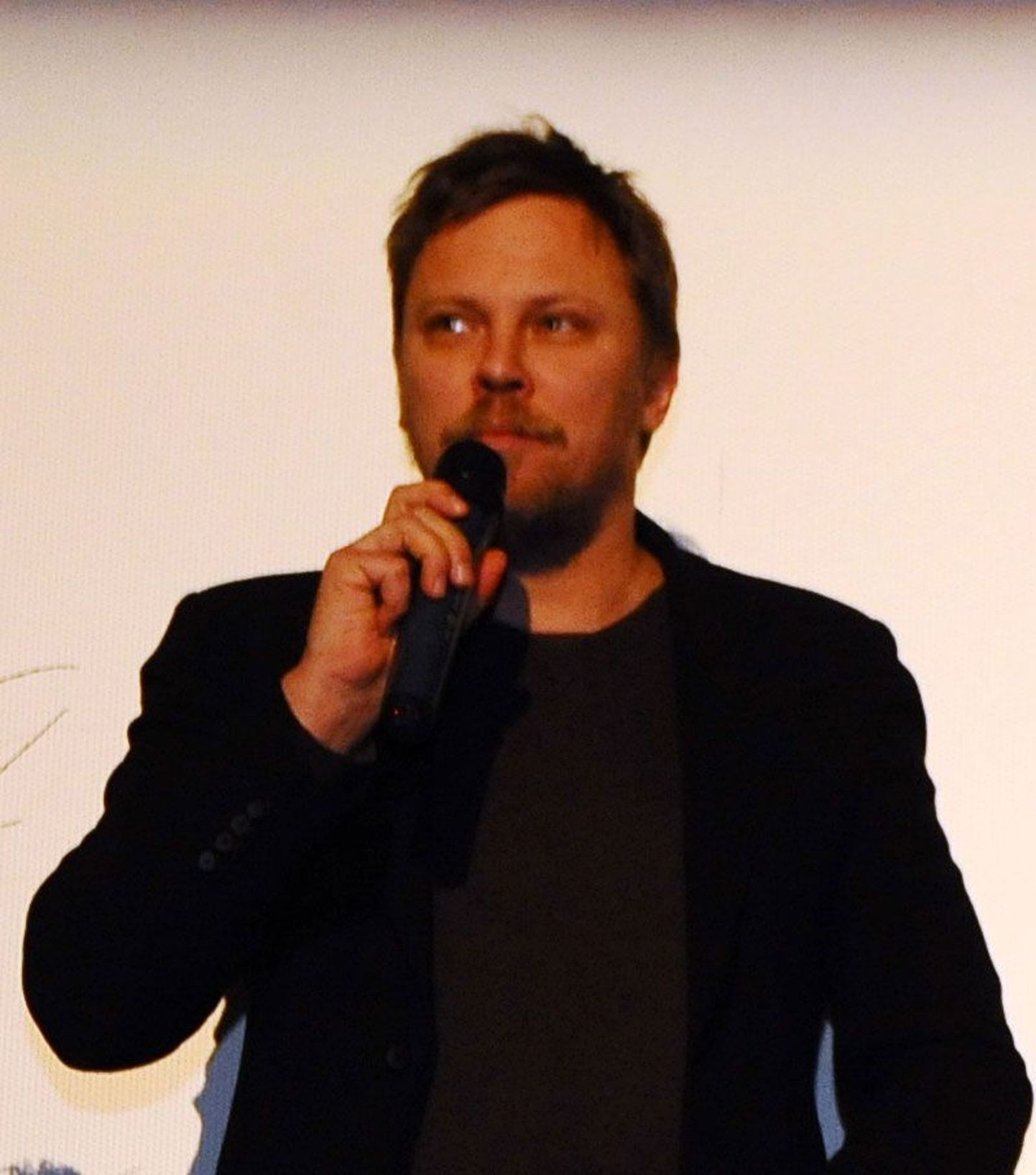 Veiko Õunpuu on eestlastele tuttav eelkõige filmirežissöörina, kelle käe all on valminud sellised filmid nagu «Tühirand», «Sügisball» ja «Püha Tõnu kiusamine».