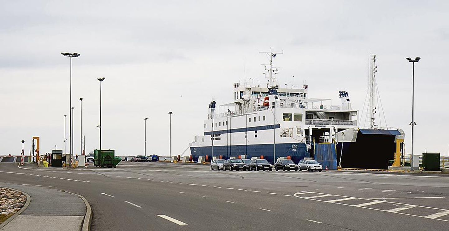 Virtsu sadama põhiülesanne on teenindada Kuivastu–Virtsu parvlaevaliini, aga seal saavad peatuda väike- ja kaubalaevadki.