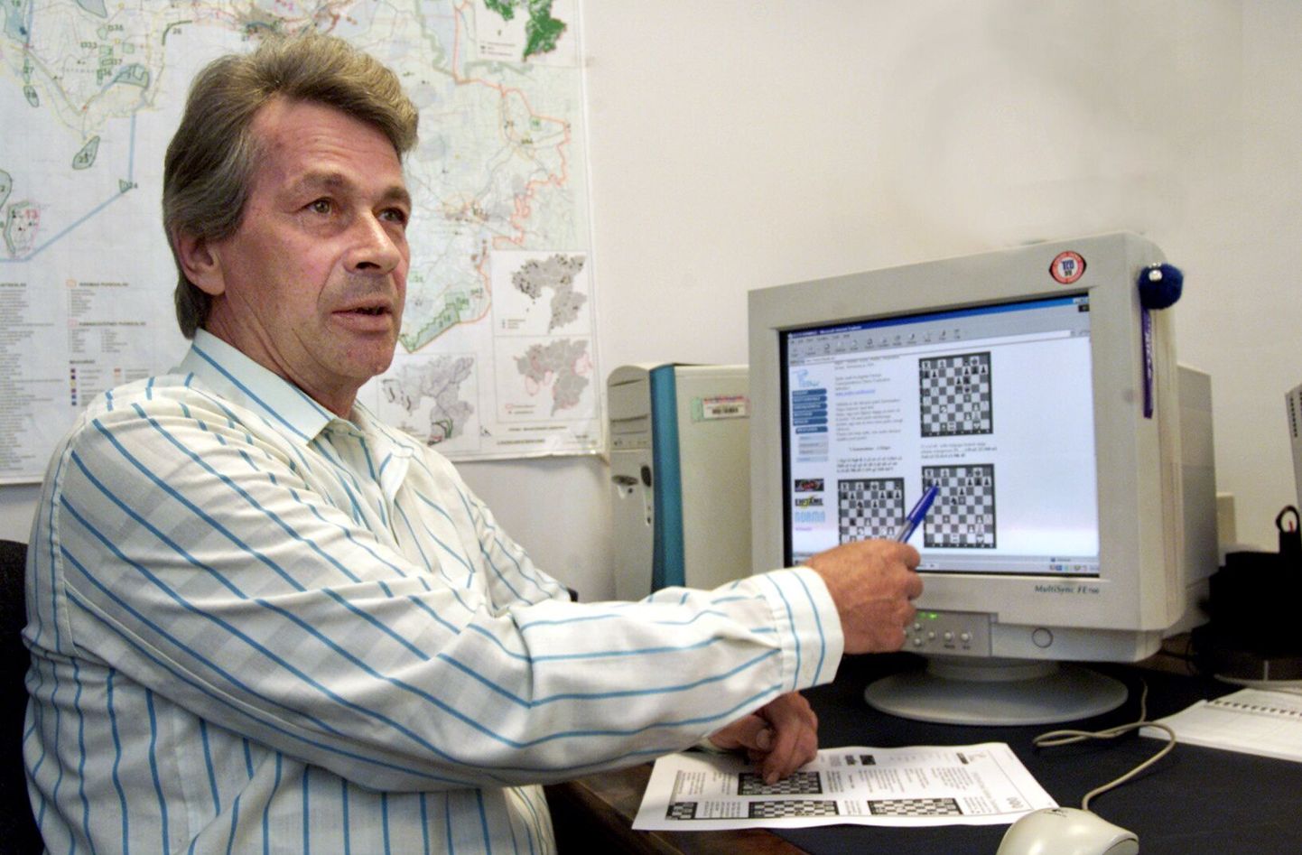 Jüri Siigur 2002. aastal kirimalet tutvustamis.