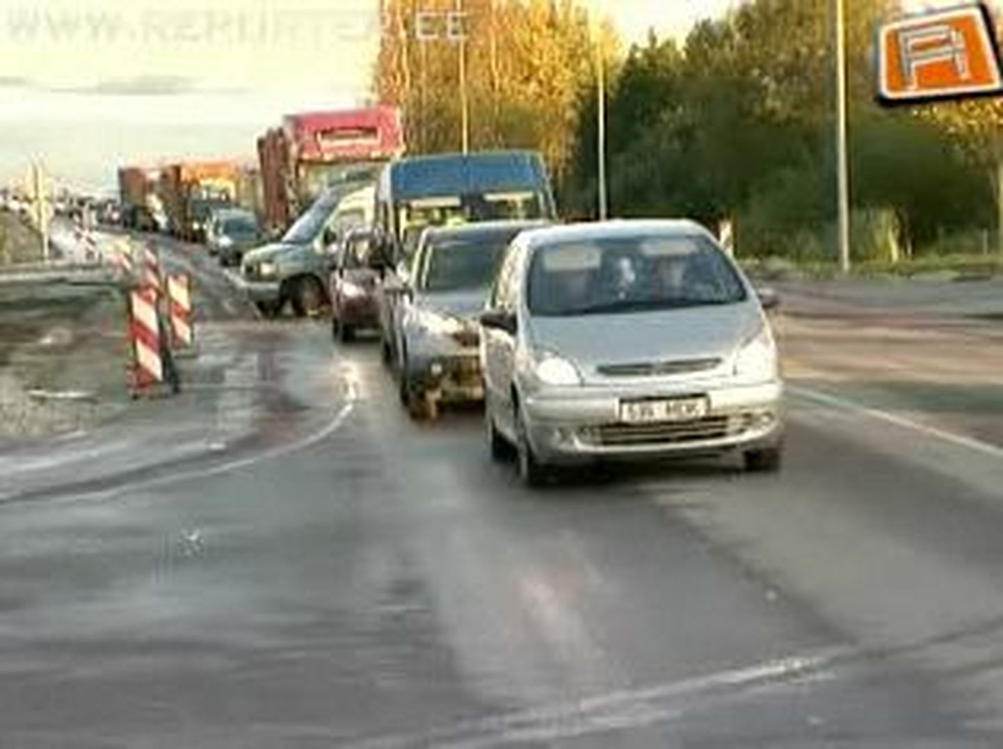 Täna Keila jõe sillal tehtud asfalteerimistööd tekitasid Tallinna-Keila maanteele suured liiklusummikud.