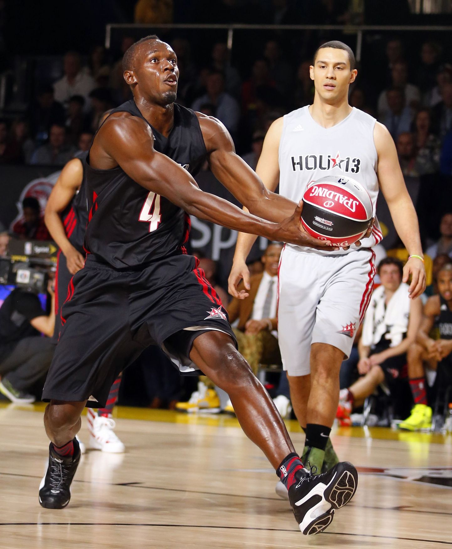 Usain Bolt NBA Tähtede mängu nädalavahetusel Kuulsuste mängus.