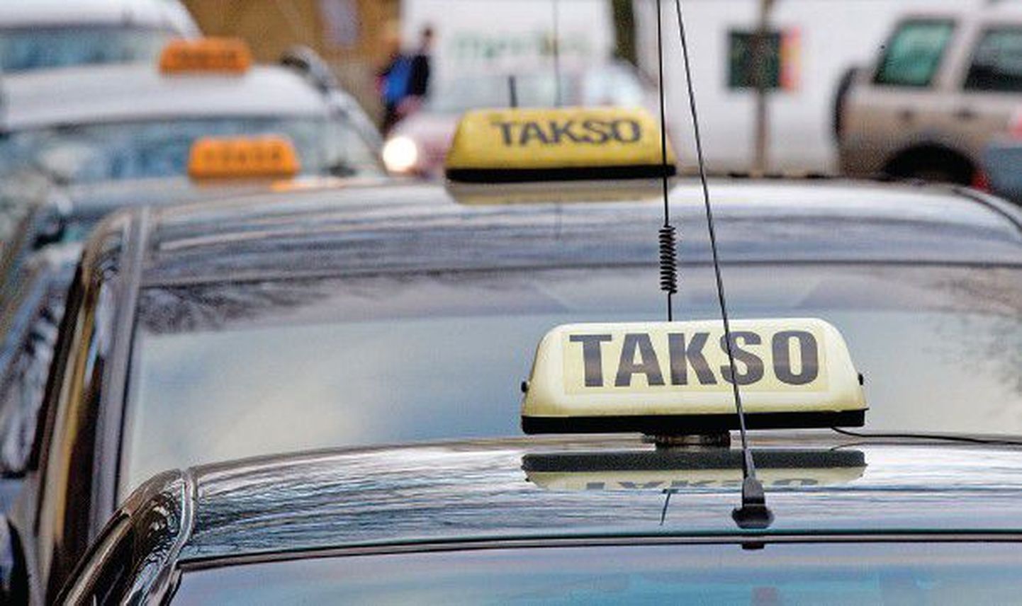Новый законопроект об общественном транспорте дает право водителям такси брать с клиентов меньшую плату, чем показывает таксометр.