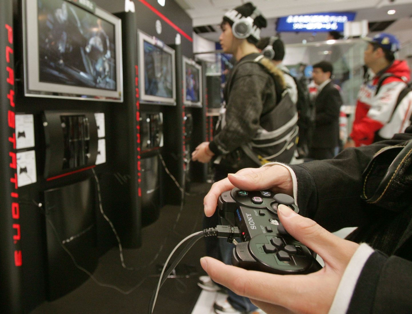 Liigne Playstationi innukas mängimine võib peopesadele tekitada valuliku nahahaiguse, hoiatavad Šveitsi teadlased.
