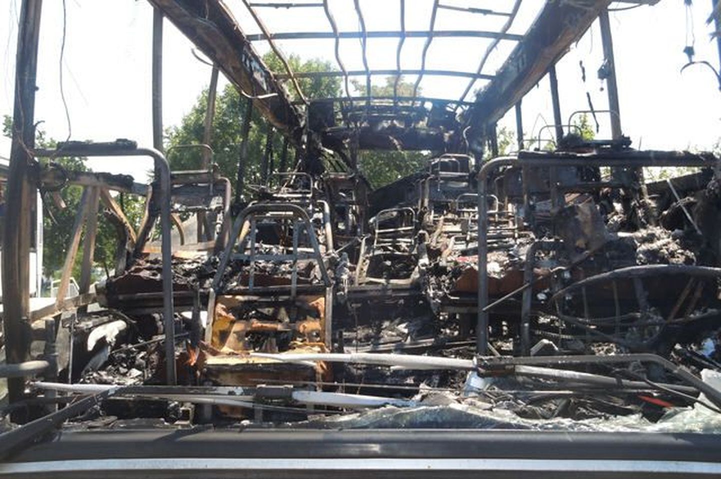 Bulgaaria siseministeeriumi edastatud foto, mis on tehtud 19. juulil 2012 pommiplahvatuses hävinud bussist Burgases.