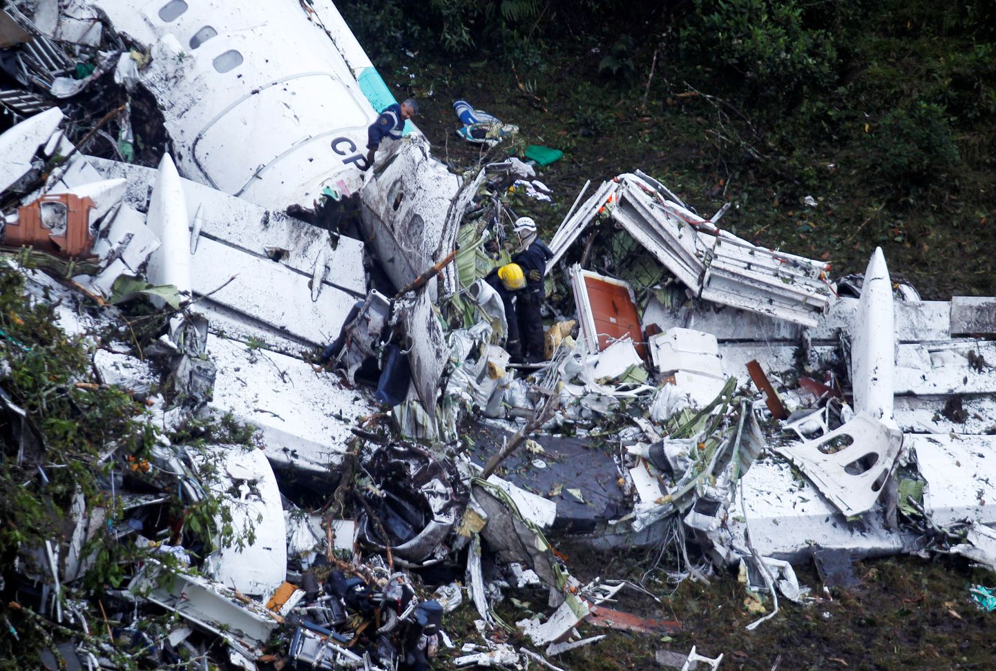 У разбившегося в Колумбии самолета кончилось топливо.