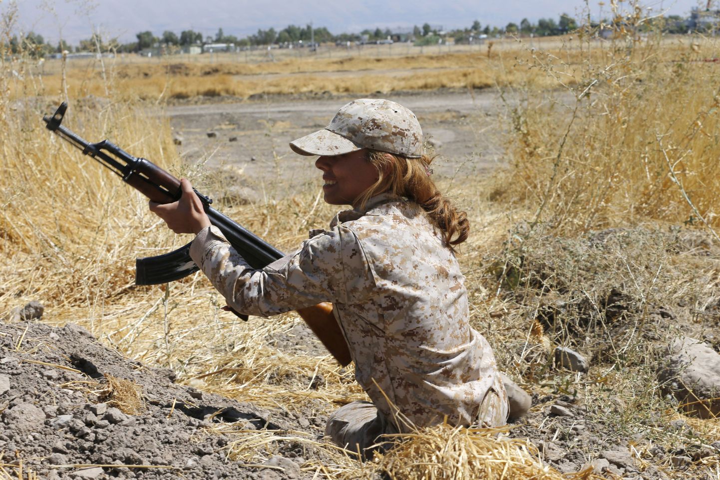 Kaunite naisvõitlejate pildid on üks viise, kuidas kurdid maailmale oma võitlust sümpaatsemaks teha üritavad. Pildil Iraagi pešmerga sõdalane.