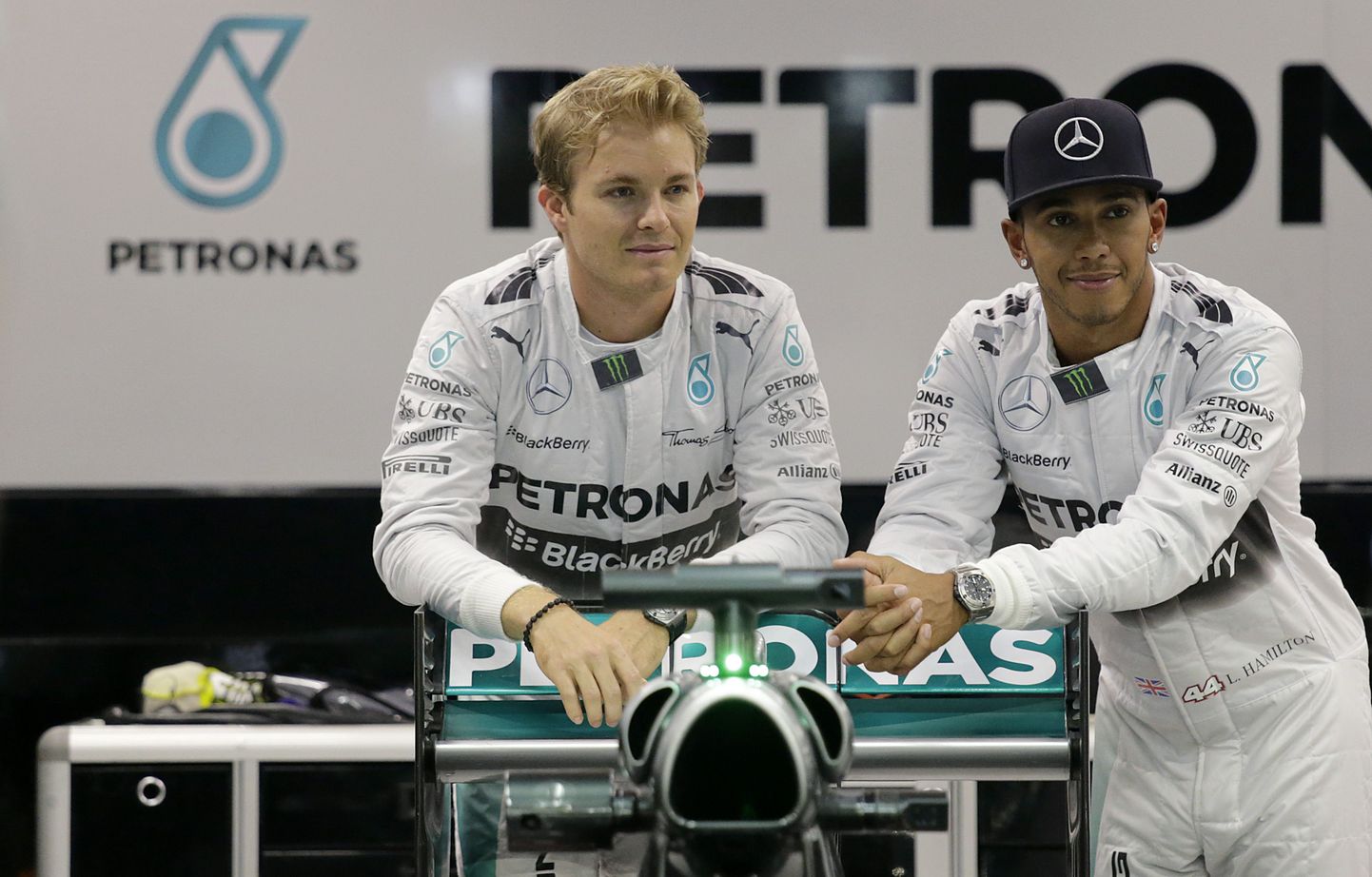 Nico Rosberg (vasakul) ja Lewis Hamilton.