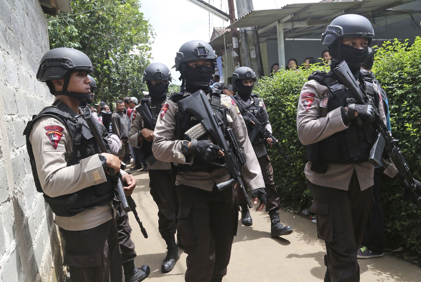 Indoneesia politseinikud pärast operatsiooni.