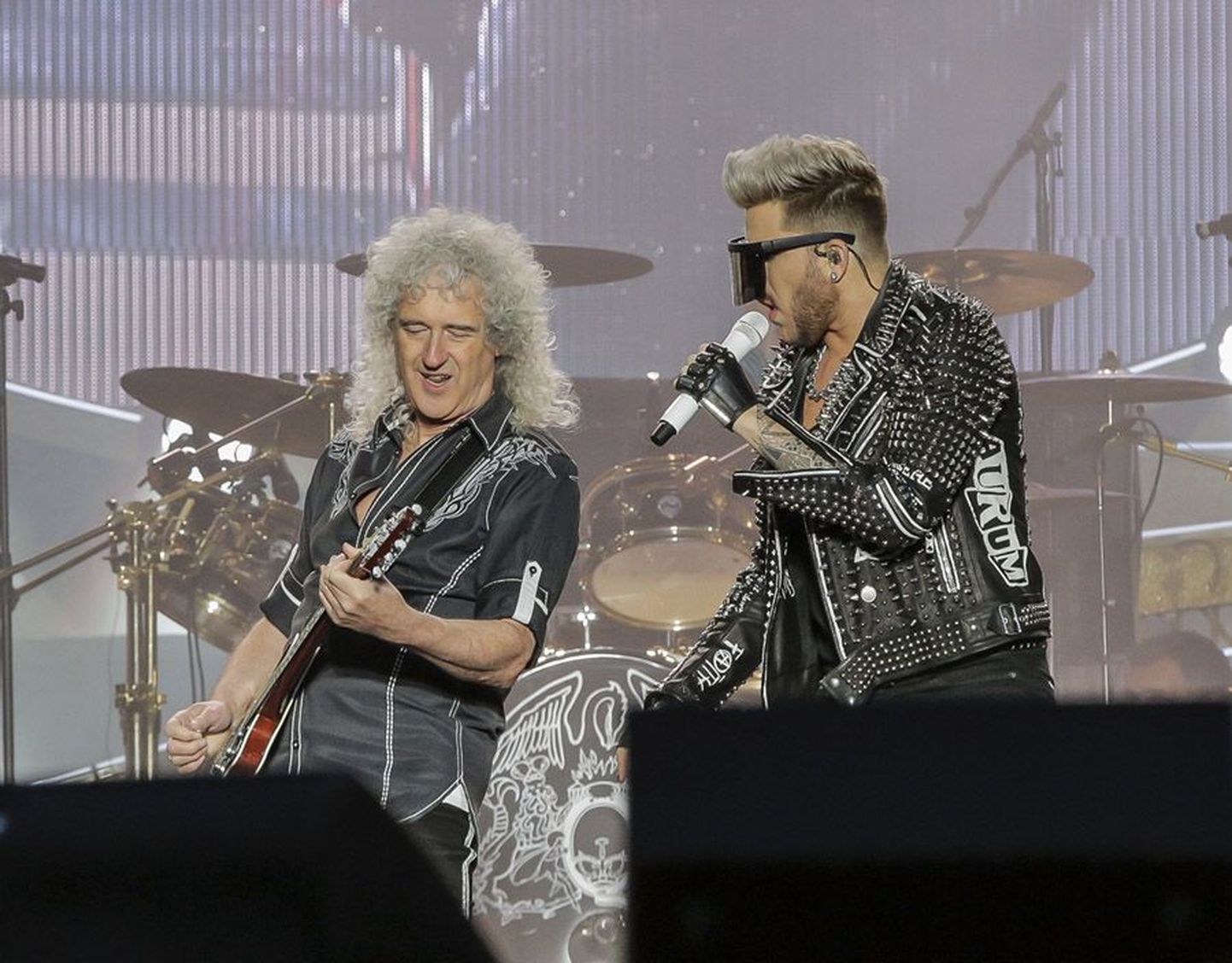Kaks põlvkonda. Adam Lambert ja Brian May kõlksusid laval kokku nagu hästi valitud pühademunad.